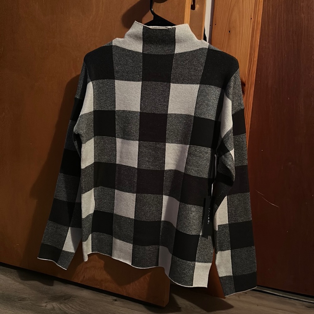 Green & Crème Checkered Sweater